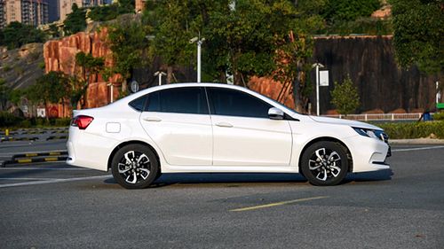 全系獨懸四輪碟剎，東南A5翼舞產(chǎn)品力解析，舞動同級新標(biāo)桿？